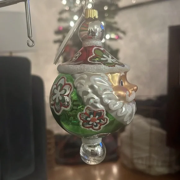 Santa Ornament with darling face! 🎅🏼 - Picture 4 of 7